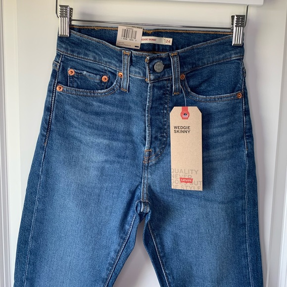 ⭐️ Levi’s wedgie fit skinny jean in devil medium wash - Picture 11 of 13